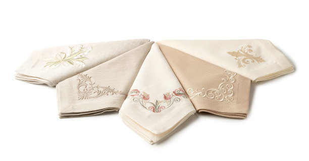 布餐巾平放在白色背景上图片下载