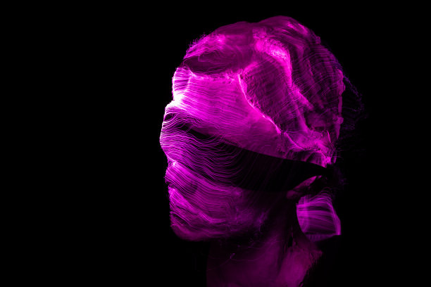 一个女人的抽象雕塑图片下载