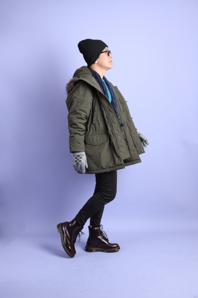 五十年代穿着冬装的男人图片下载