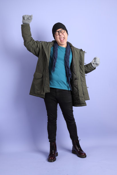 五十年代穿着冬装的男人图片下载