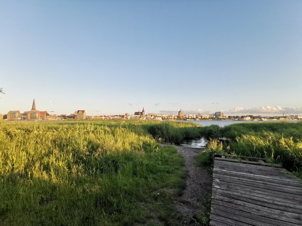 罗斯托克附近的自然自由舒适的木制区域，夜晚的气氛图片下载