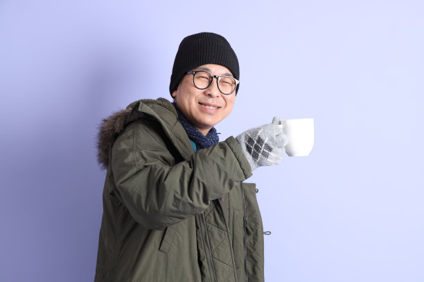 五十年代穿着冬装的男人图片下载