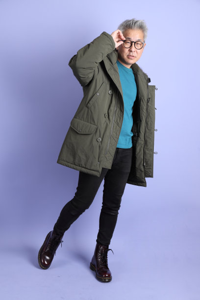 五十年代穿着冬装的男人图片下载