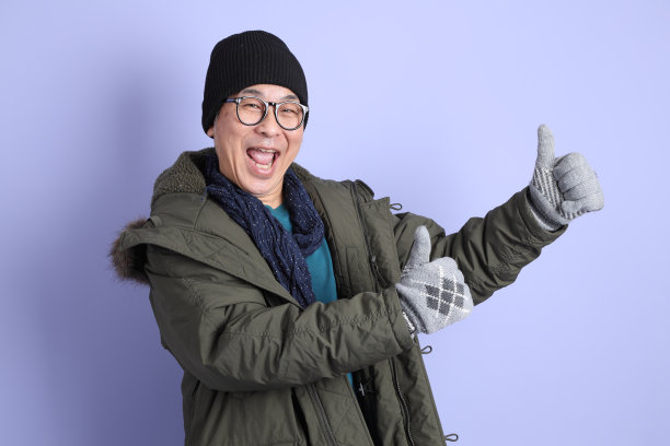 五十年代穿着冬装的男人图片下载