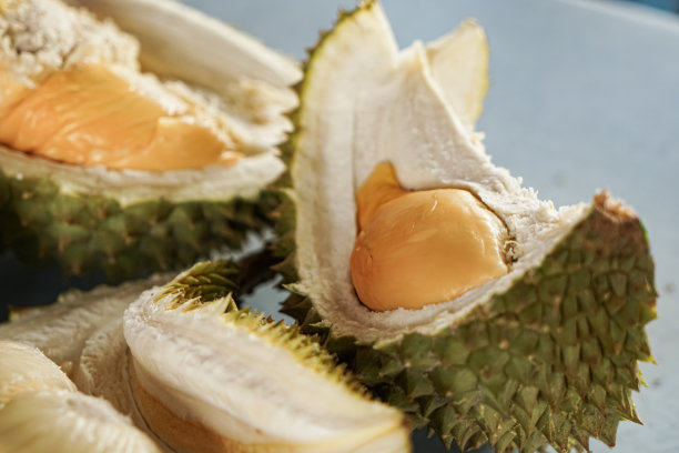 准备吃榴莲肉。图片下载