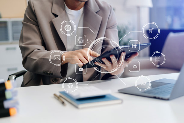 合作的工作流程，团队合作。软件开发人员用AR编码工作，设计新的仪表盘电脑图标。图片下载