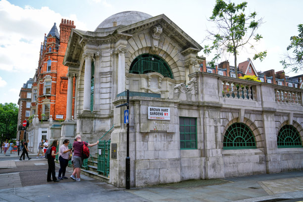 伦敦市中心牛津街附近的布朗哈特花园公共空间，英国图片下载