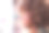 一个开朗的非洲年轻女子在户外欣赏风景的侧视图。图片下载
