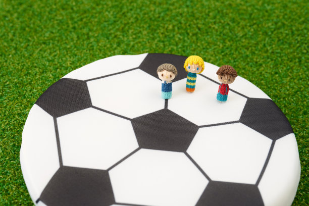 手工编织玩具。足球图片图片下载