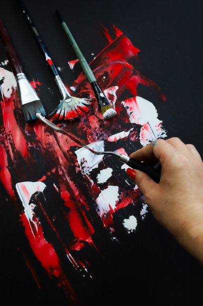 油漆飞溅的颜色。孤立的黑色背景。情绪，放松，社会问题。图片下载