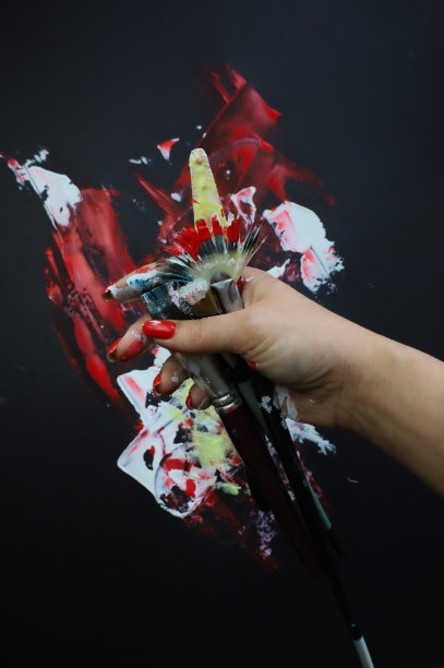 油漆飞溅的颜色。孤立的黑色背景。情绪，放松，社会问题。图片下载