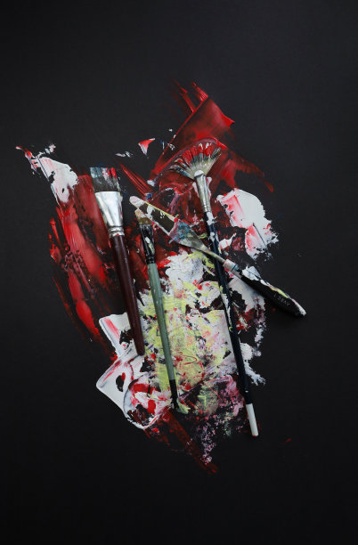 油漆飞溅的颜色。孤立的黑色背景。情绪，放松，社会问题。图片下载