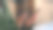 女商人用手在办公室用智能手机。看图片的女人图片下载