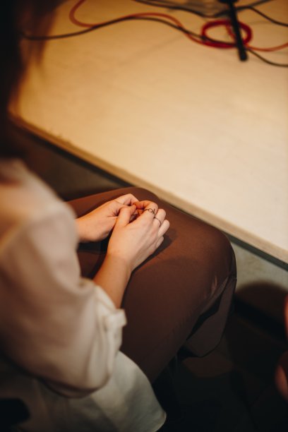 女人的手与戒指股票照片图片下载