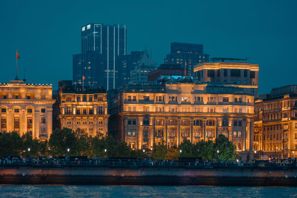 夜晚的上海摩天大楼;图片下载
