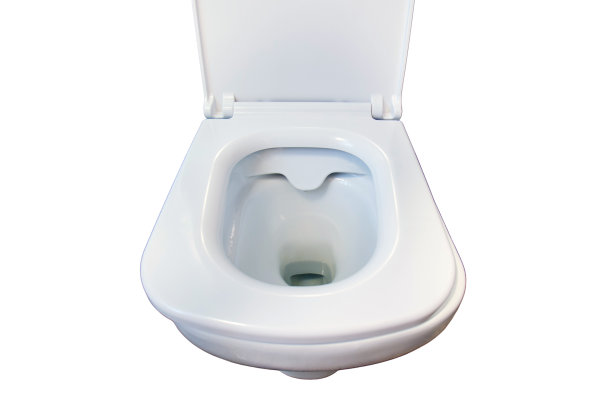 小淋浴房位于公寓浴室的马桶附近，在白色的背景上隔离开来。图片下载