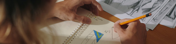 设计师在Copybook中绘制草图图片下载