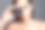 近距离照片的黑发女子覆盖眼睛与奶油罐孤立的灰色背景图片下载
