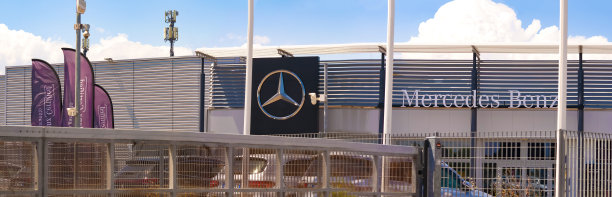 奔驰大厦汽车招牌店经销店入口店标志图片下载