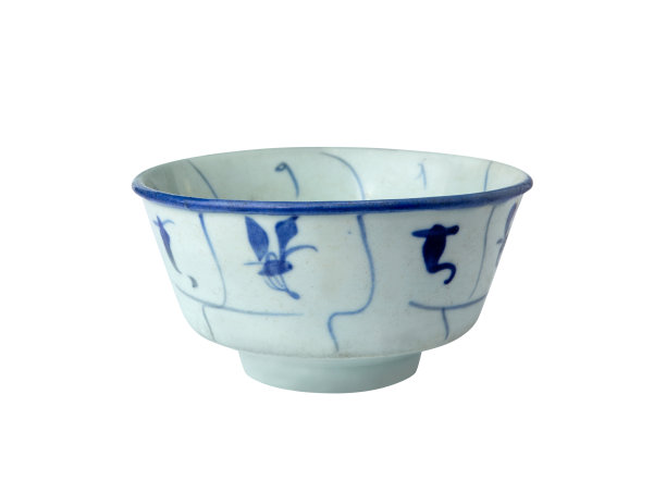 中国复古风格的蓝色和白色碗孤立在白色的背景图片下载