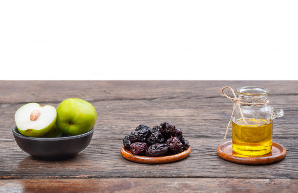 鲜绿、干燥和荷荷巴油在木器表面隔离图片下载