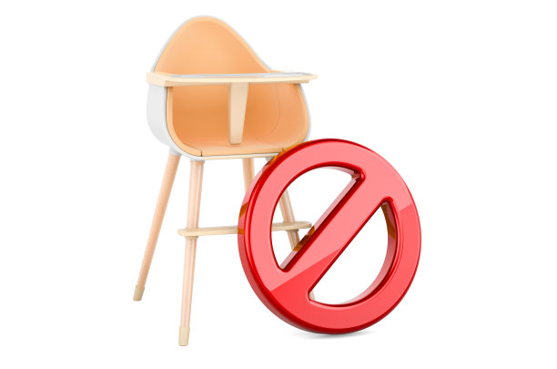 婴儿高脚椅与禁止符号，3D渲染图片下载
