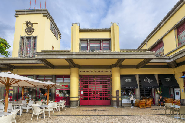 历史悠久的Mercado dos Lavradores农贸市场位于葡萄牙马德拉群岛加那利群岛丰沙尔历史悠久的市中心地区。图片下载