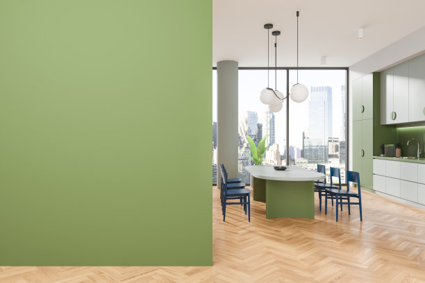 绿色家庭厨房内部配有餐桌和椅子，窗户。模拟墙图片下载