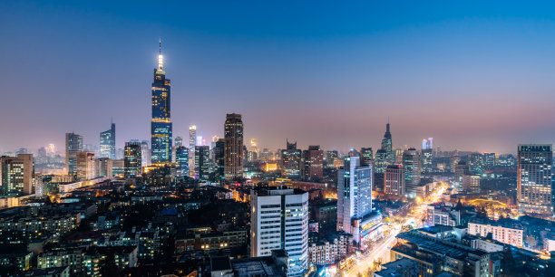 中国江苏南京城市天际线的高角度夜景图片下载