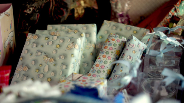 生日礼物包装。图片下载