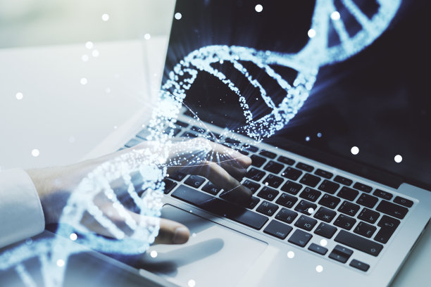 双重曝光的创意DNA全息图和手打字在笔记本电脑上的背景。生物工程和DNA研究概念图片下载