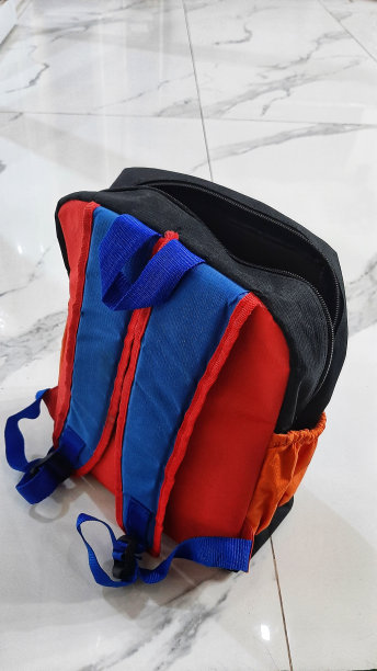 学校的背包图片下载