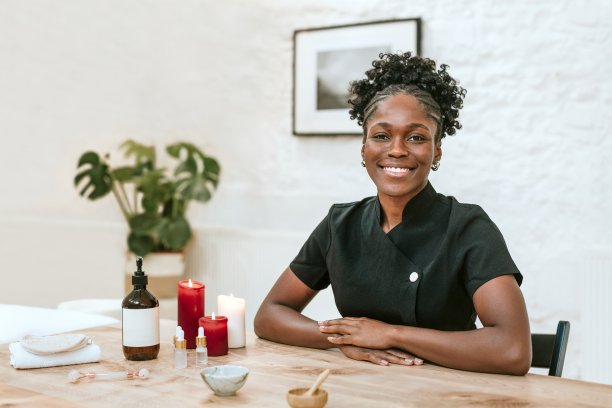 女性按摩治疗师，健康与健康照片图片下载