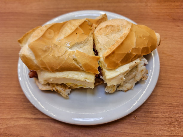 面包配奶酪和香肠图片下载