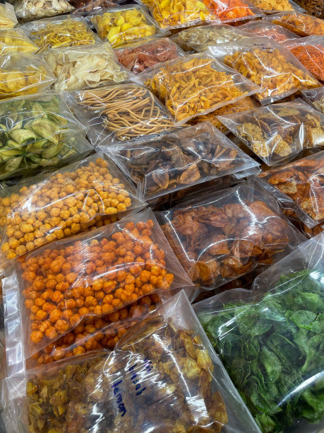 传统市场正在出售各种各样的芯片图片下载