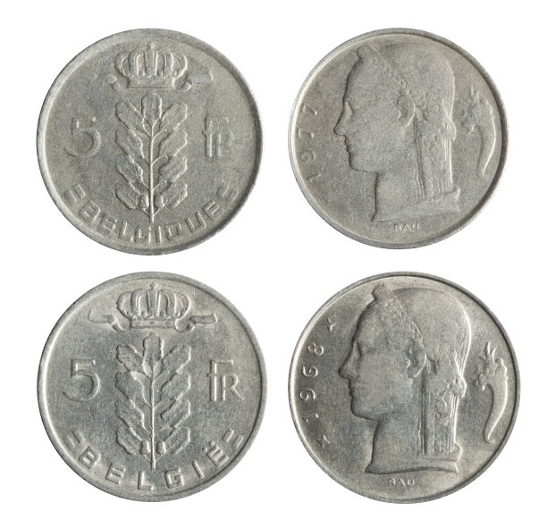 孤立的照片5比利时1977年和1968年法郎硬币在白底。图片下载