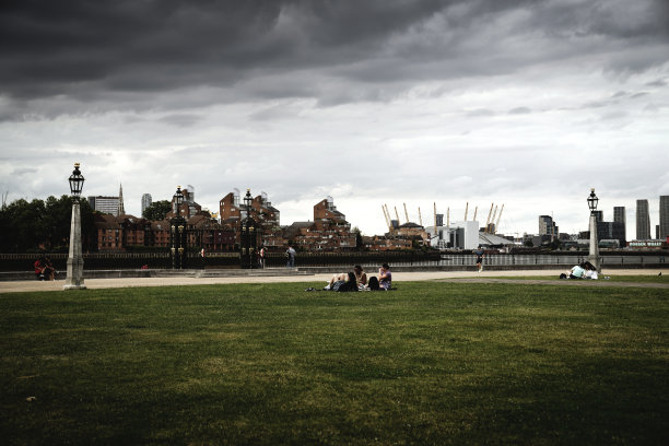金丝雀码头-狗岛横跨泰晤士河，老皇家海军学院，格林威治，东南伦敦，英格兰，英国图片下载