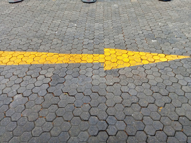 商场大堂停车场，有指示图片下载