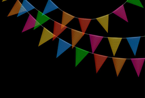 用碎布做成的生日彩旗花环。用于节日、聚会庆祝的装饰彩旗。图片下载