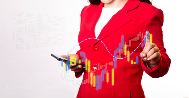 投资和利润概念。女商人通过智能手机进行投资和监控市场状况。买卖货币和股票图片下载