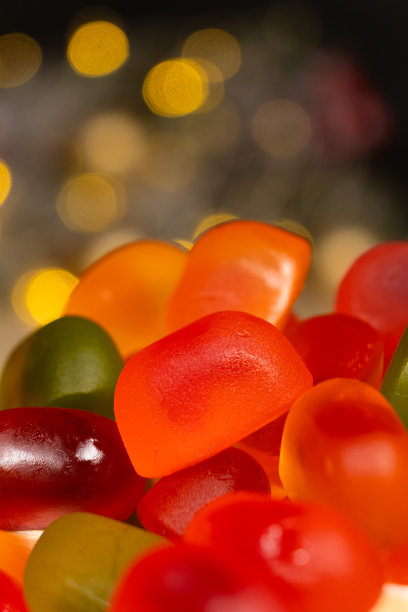 圣诞软糖彩色糖果花环背景。图片下载