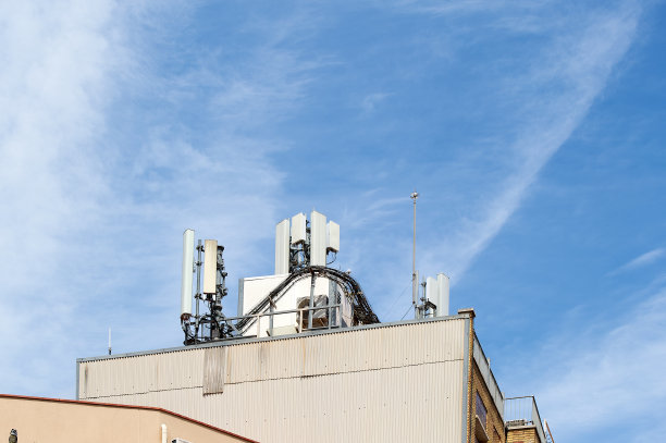 城市屋顶通信天线阵图片下载