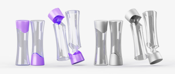 3d集化妆品透明瓶包装渲染洗发水和护发素的模型。透明玻璃或塑料容器，紫色和银色瓶盖，用于护发液，身体护理产品图片下载