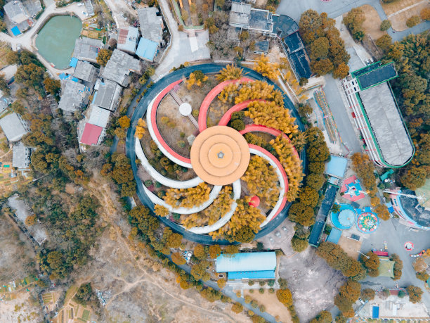 鸟瞰公园内的太极八卦图片下载