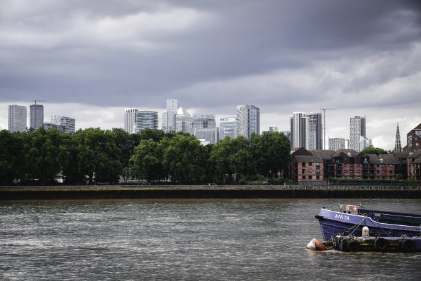 伦敦泰晤士河岛屿花园风光图片下载