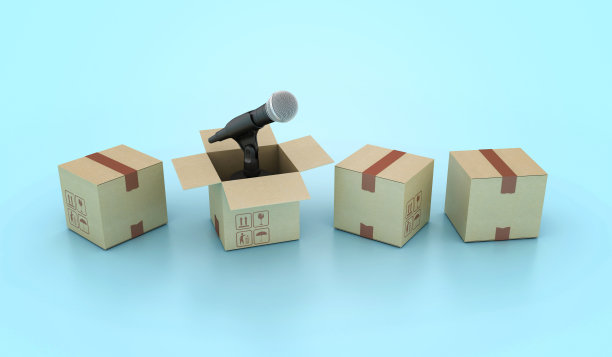 带纸板箱的麦克风图片下载