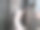 特写:男孩的手打开了铁门，孩子从大人身边跑开，男孩试图打开门图片下载