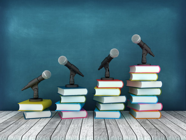 带楼梯书的麦克风图片下载