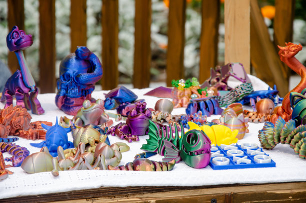 设计师的小雕像和小雕像出售图片下载