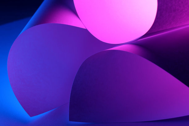 霓虹灯下的几何形状的纸图片下载